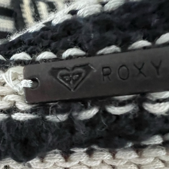 Roxy Black and white Knit Sweater with hoodie. Size XS. Crochet trim. - Picture 5 of 5